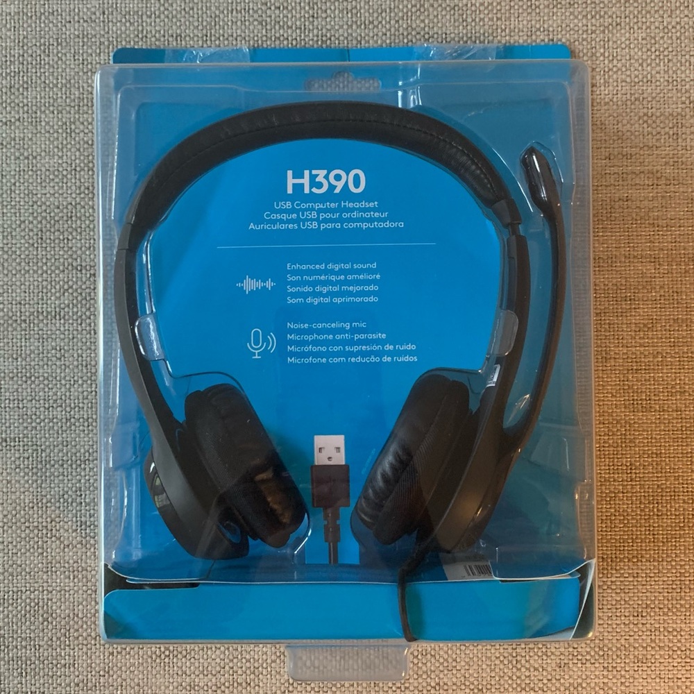 Used H390 Logitech USB computer headset.